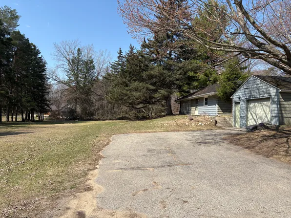 6127 Green Rd, Haslett, MI 48840