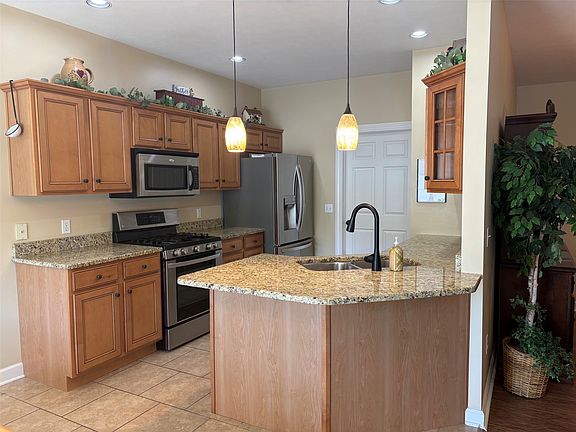4th image of 1352 Hemingway Dr