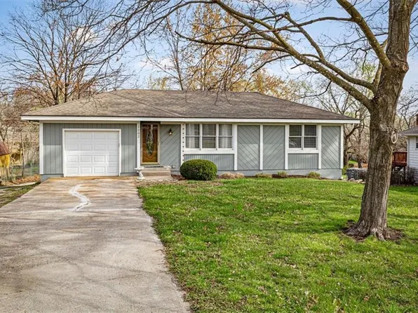 1202 W Main St, Greenwood, MO 64034