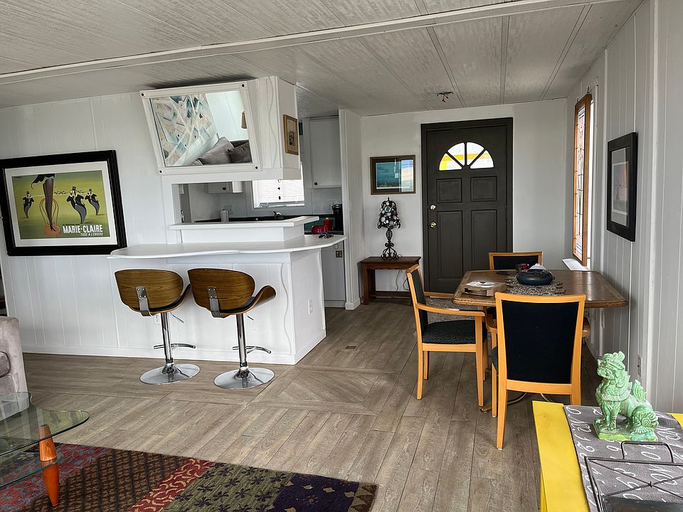 Entrance,dining table and bar