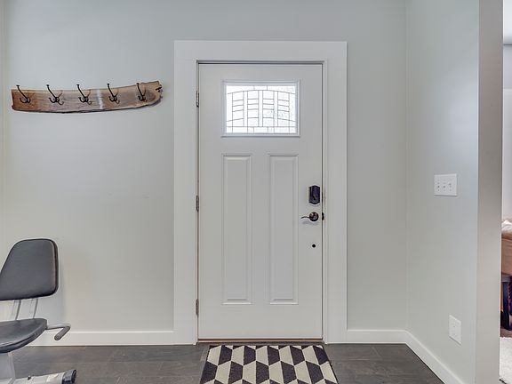 4th image of 4462 Carrollton Ave