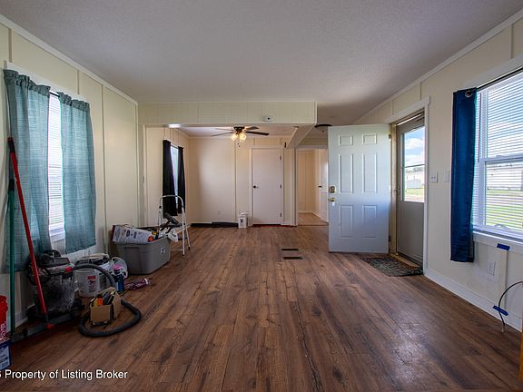 4th image of 221 D St