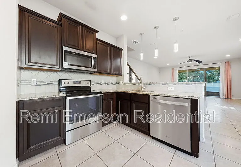 1096 Pavia Dr — Photo 5