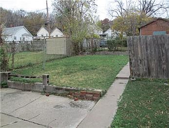 2nd image of 1612 Southwest Blvd