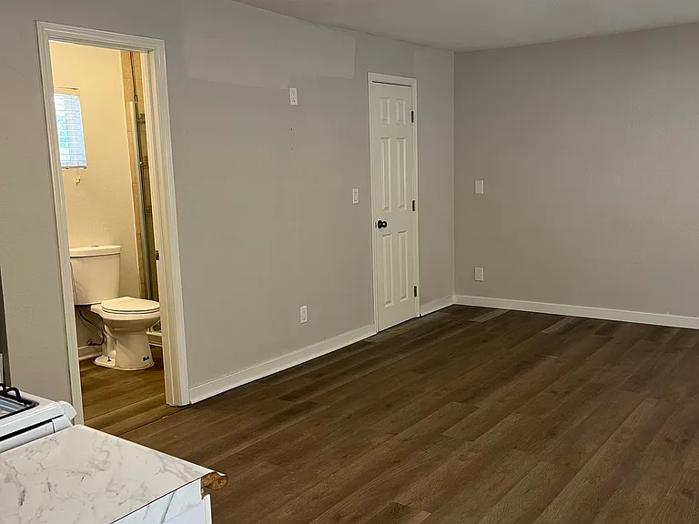 4177 Myrtle Ave — Photo 5