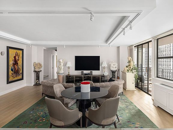 4th image of 112 W 56th St APT 24S