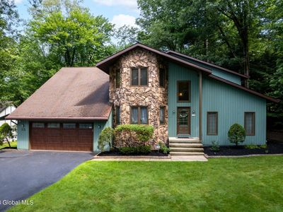 15 Cathedral Court, Clifton Park, NY, 12065
