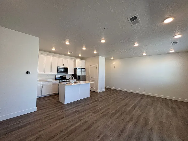 5801 S Garnet Dr #1201 — Photo 7