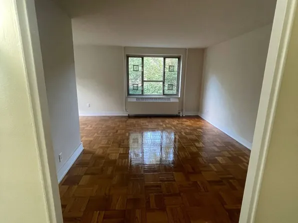 (undisclosed Address), Fresh Meadows, NY 11365