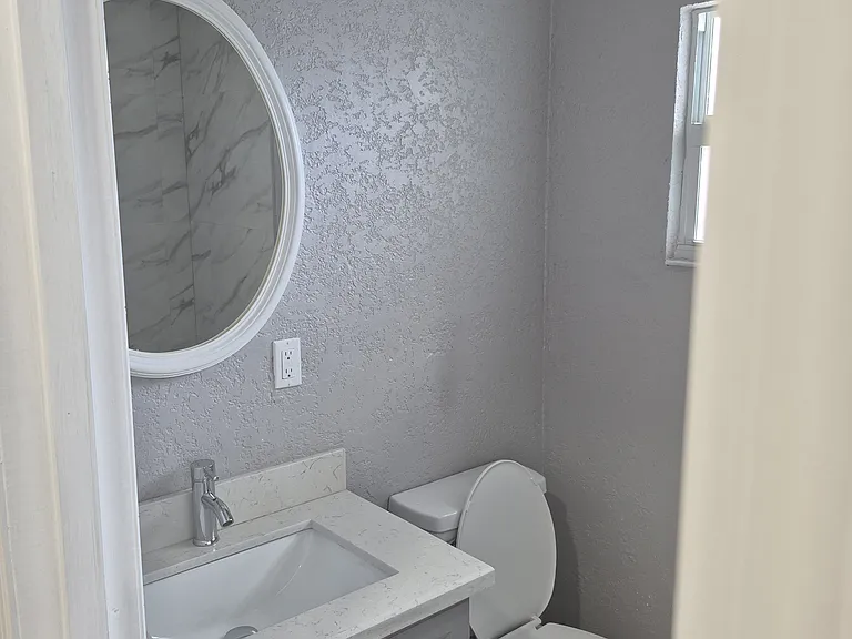 5939 NE 1st Ave — Photo 15