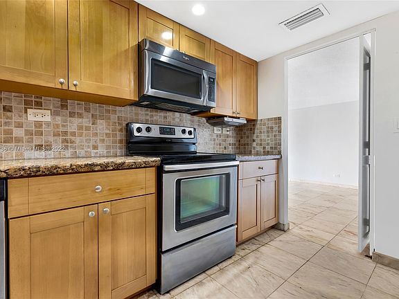 5th image of 6039 Collins Ave #Penthouse 14