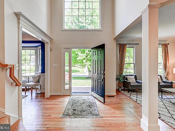 4th image of 7116 Collingwood Ct