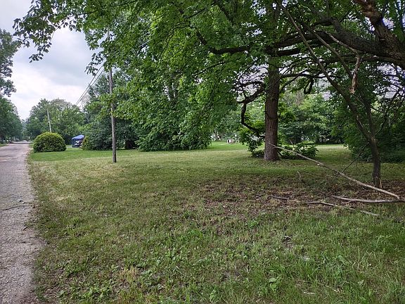 3rd image of 210 Grand Blvd