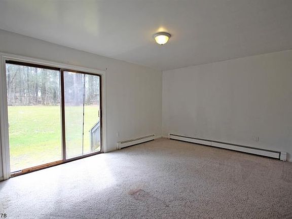 4th image of 427 Deerfield Ln