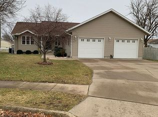 709 Scott Ct, Camanche, IA 52730