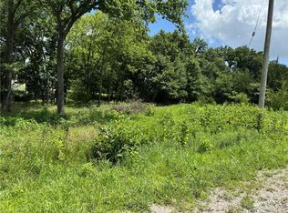 2 Applewood Ln, Linn Valley, KS 66040