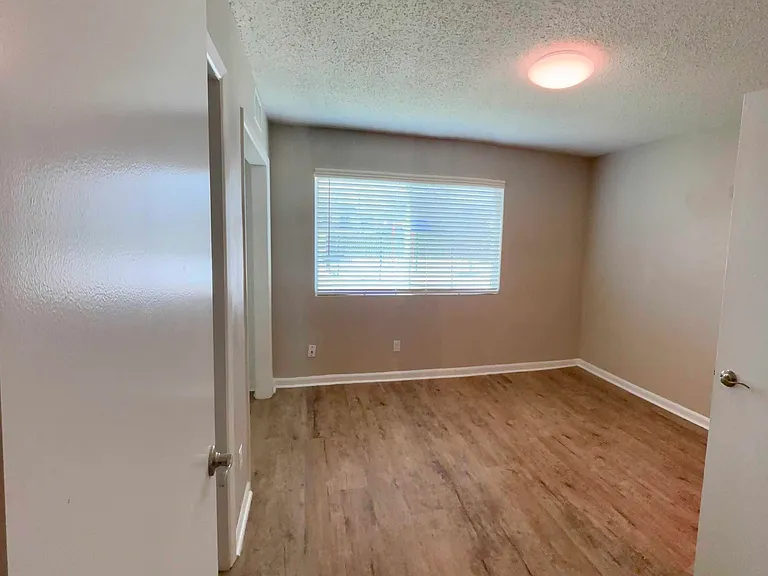 Marine Park Apartments — Photo 55