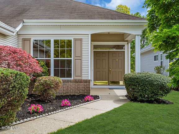 3rd image of 24 Greenways Lane