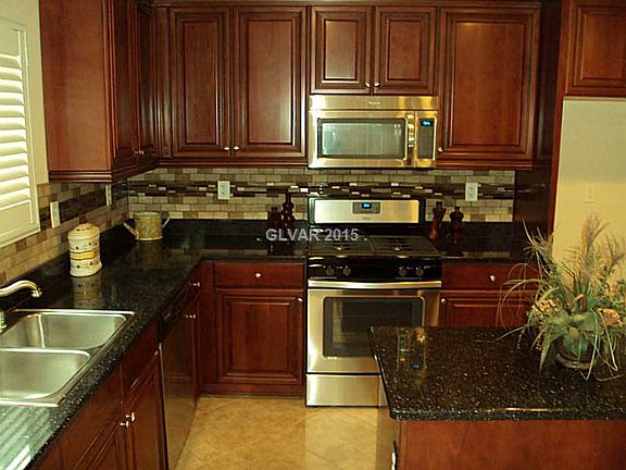3rd image of 724 Loughton St
