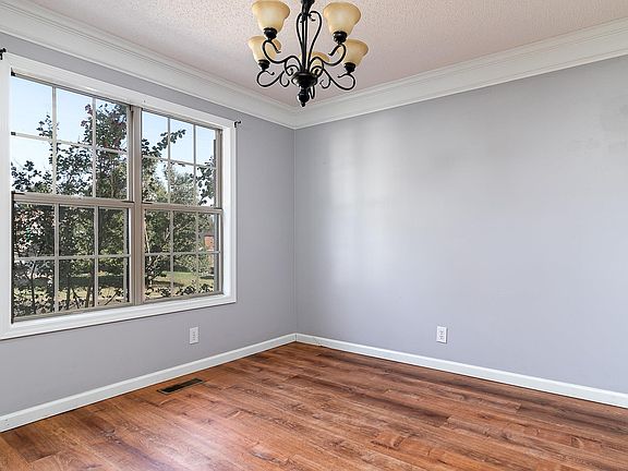 5th image of 1530 Barrywood Cir W