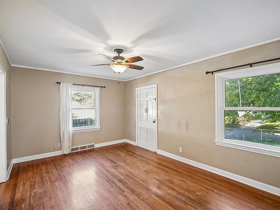3rd image of 2522 38th St
