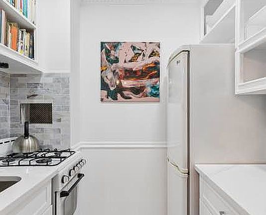 4th image of 100 Bank St APT 1F
