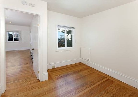 4th image of 864 Ashbury St