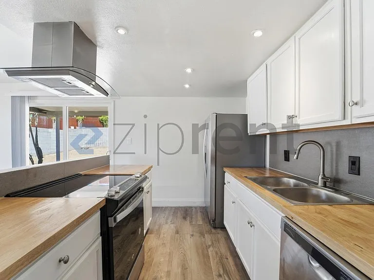 9037 N 14th St — Photo 17