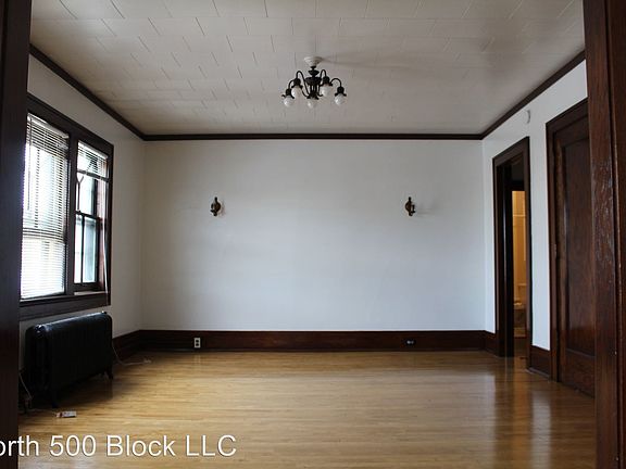4th image of 516 1/2 Broadway N APT 102