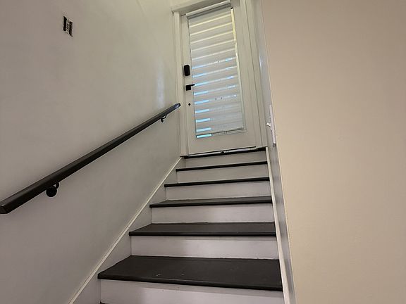 4th image of 93 Oakwood Rd