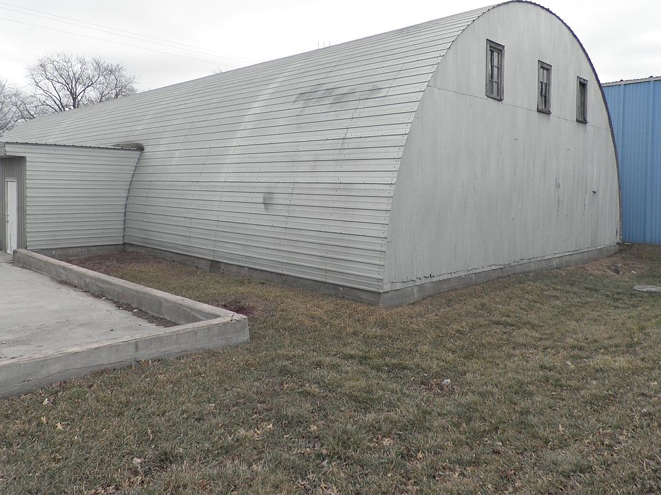2nd image of 2221 N Yager Rd