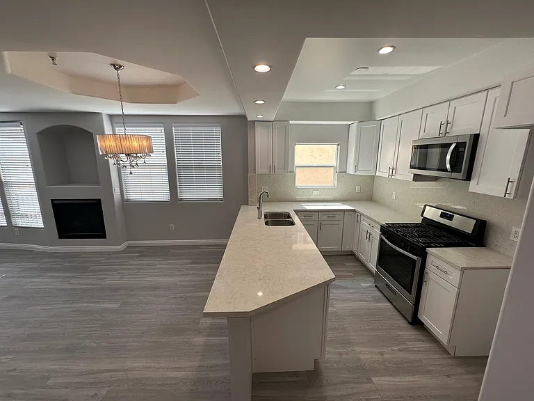 5224 Corteen Pl #4 — Photo 5