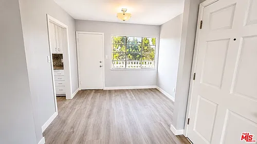 202 N Locust St #6 Photo 1