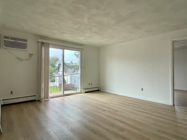 79 Central St APT 10, Waltham, MA 02453