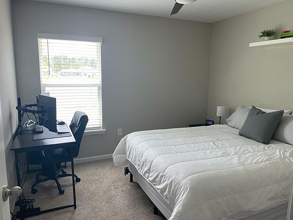 5th image of 70422 Winding River Dr