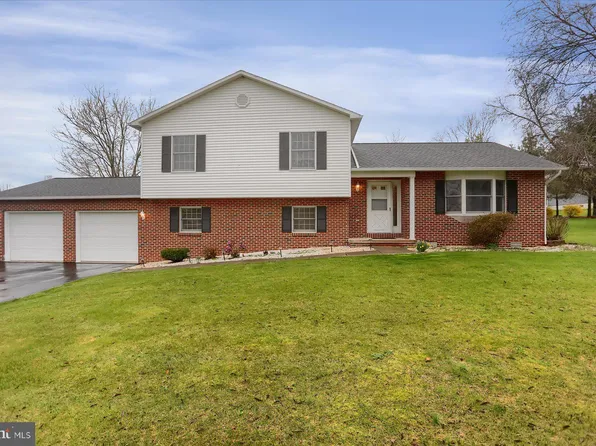 105 Jasper Ct, Pleasant Gap, PA 16823
