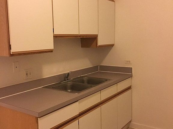 3rd image of 542 N Pine Ave APT 109