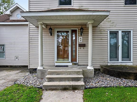 5th image of 1109 S Genesee Dr