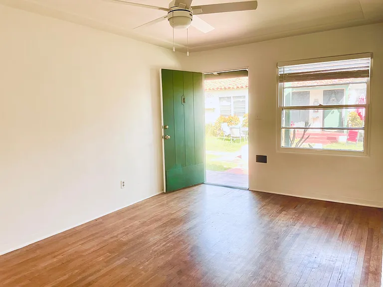 4851 Brighton Ave #H — Photo 6