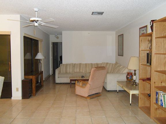 4th image of 6155 Elsinore Cir