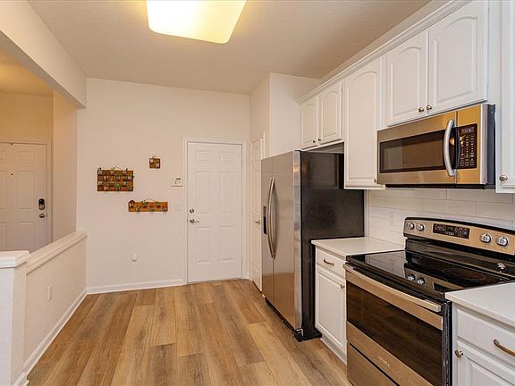 4th image of 7014 Cadiz Blvd