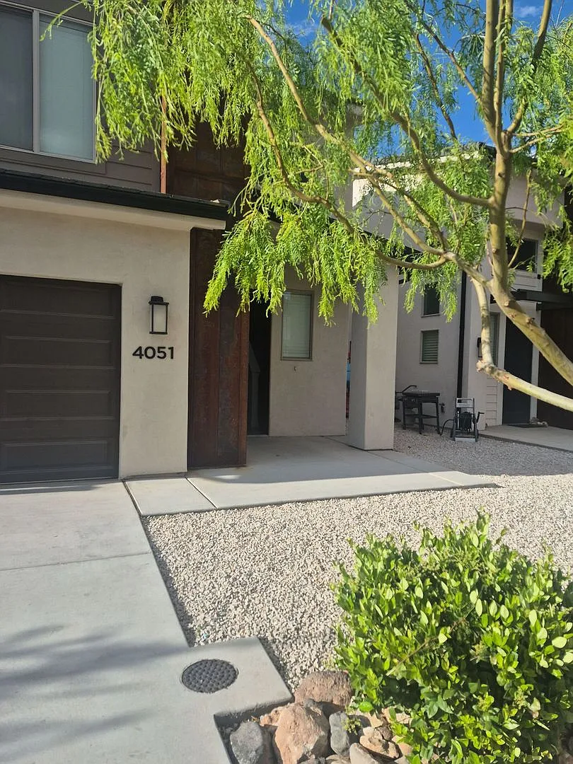 Building Photo - 4051 E Cerro Way