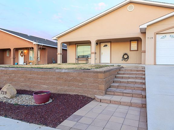 3rd image of 719 Bishop Ln
