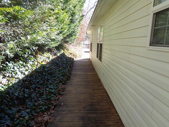 3rd image of 47 Leisa Carol Way