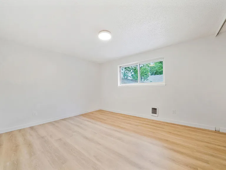 3924 SE 168th Ave — Photo 16