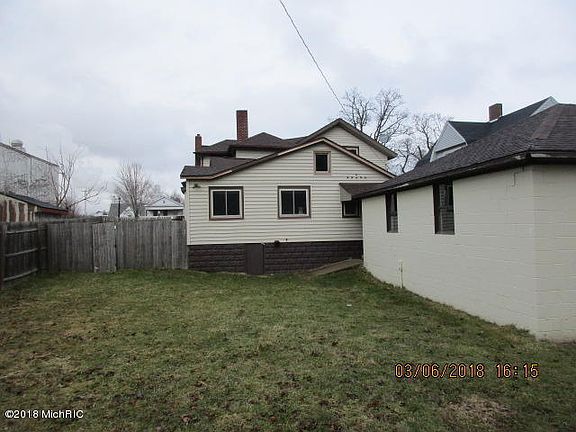 3rd image of 212 E Allegan St