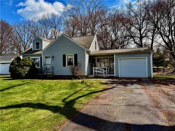 36 Kuebler Dr, Rochester, NY 14624
