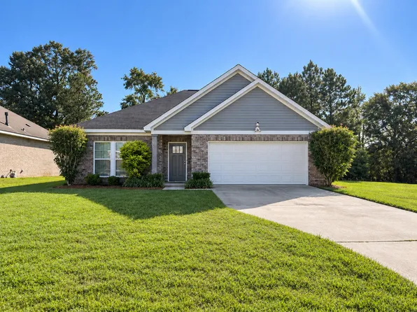 104 Huron Dr, Dothan, AL 36301