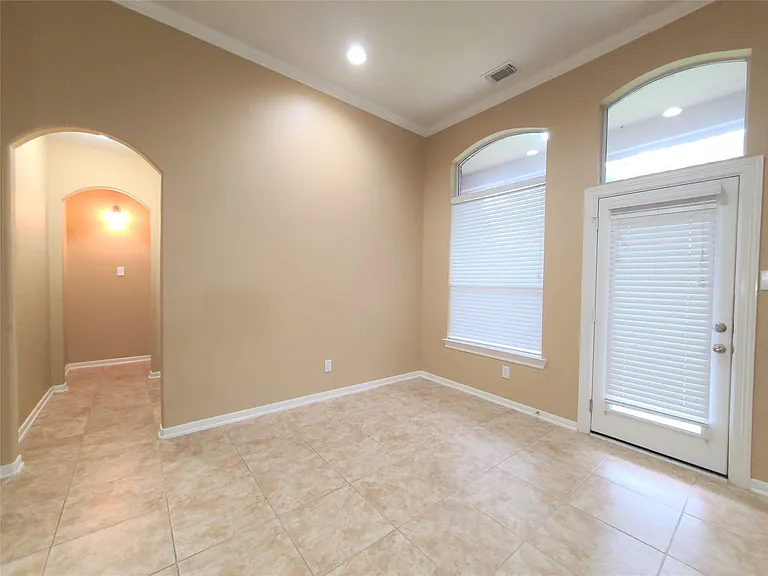 7015 Pinefern Ln — Photo 6