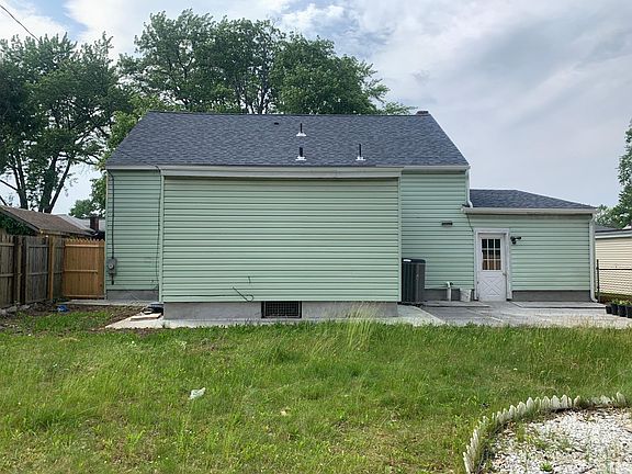 4th image of 25 Westford St